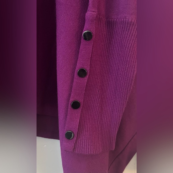 NWOT Women's Turtleneck Poncho Sweater. Color: Malbec. Size: (XL). - Picture 4 of 9